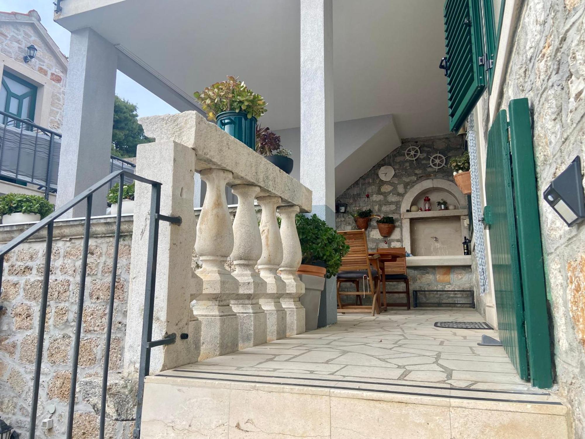 Apartment Simon - Old Stone Charm, Central Bol Life ภายนอก รูปภาพ